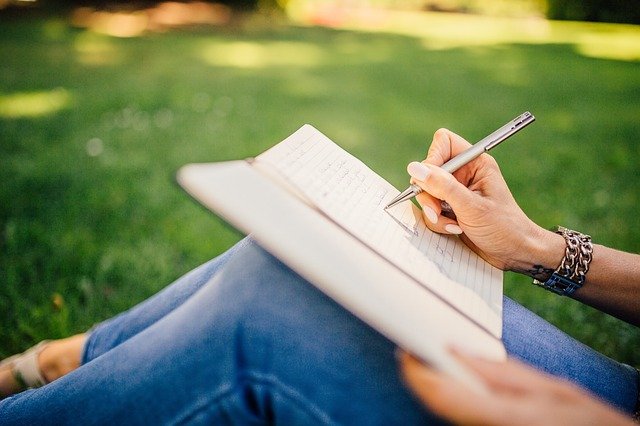 4 Amazing Benefits of Hiring an IB Writing Service